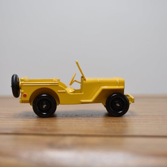Dinky Toys Yellow Version Civile JEEP Diecast 1/43 Scale 24M Miniatures Mattel - Picture 5 of 7